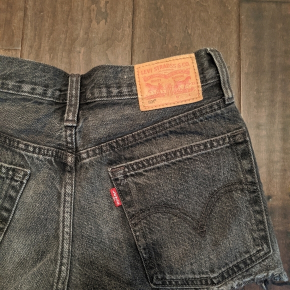 Black Levi Distressed Shorts! - Picture 4 of 6